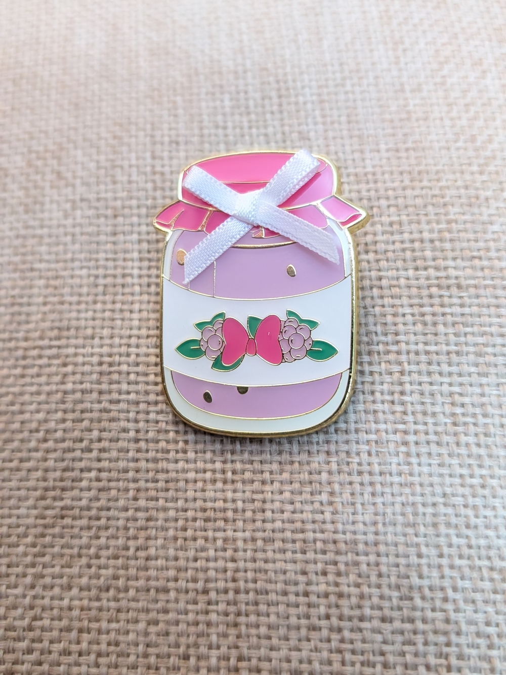 Loungefly pin Disney Jam Jar Ribbon pink Daisy Duck